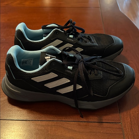 Size 8.5 Adidas Womens Black and light gray strip Sneakers - Picture 5 of 6